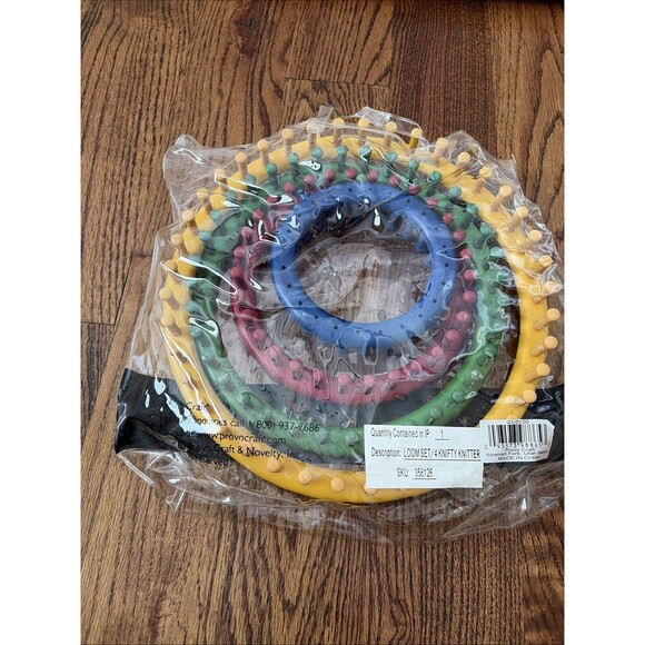 Knifty Knitter Provo Craft Round Knitting Set of 4 Looms Red Green Blue Yellow - Picture 2 of 2